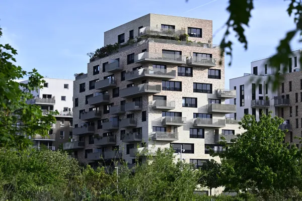 Architecture contemporaine, immeuble résidentiel aux lignes épurées